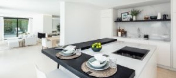 5 bedrooms Villa in Marbella, Spain No. 27297 20