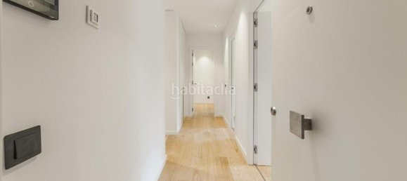 Apartamento de 3 dormitorios en Eixample, Spain No. 83966 6