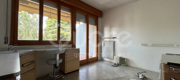 Apartamento de 7 habitaciónes en Udine, Italy No. 260952 8