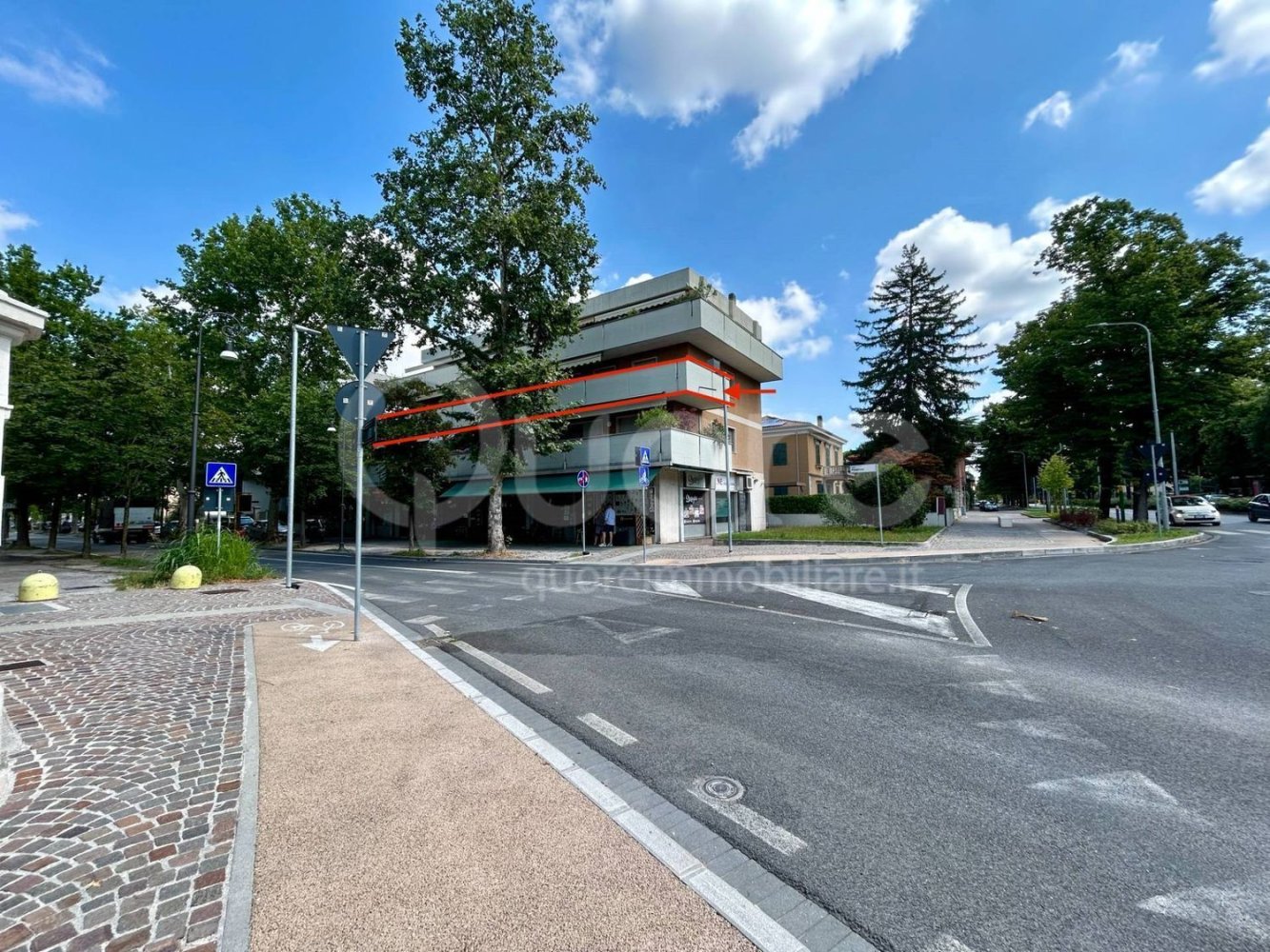 Apartamento de 7 habitaciónes en Udine, Italy No. 260952