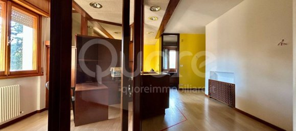 Apartamento de 7 habitaciónes en Udine, Italy No. 260952 2
