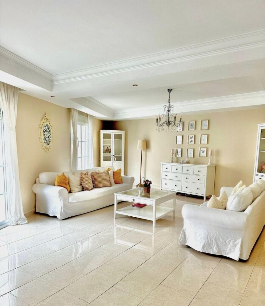 Villa de 4 dormitorios en Ojén, Spain No. 256399