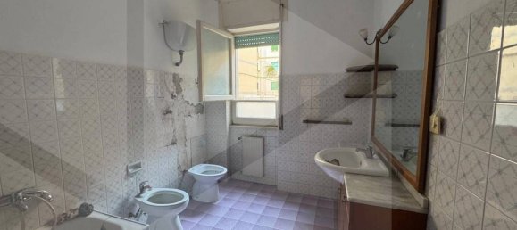 4-salle Appartement à San Giorgio a Cremano, Italy No. 18607 2