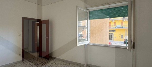 4-salle Appartement à San Giorgio a Cremano, Italy No. 18607 26