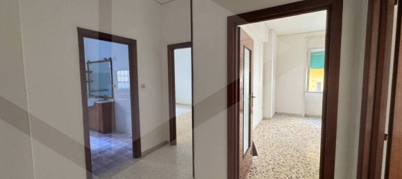 4-salle Appartement à San Giorgio a Cremano, Italy No. 18607 41
