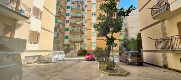 4-salle Appartement à San Giorgio a Cremano, Italy No. 18607 20