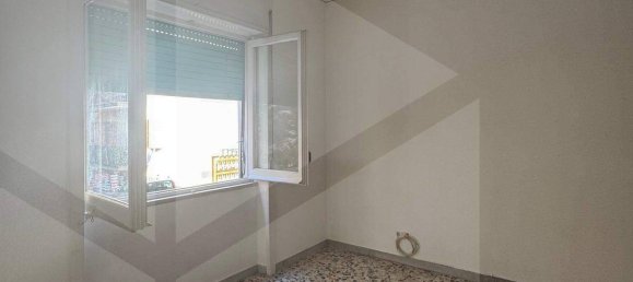 4-salle Appartement à San Giorgio a Cremano, Italy No. 18607 28