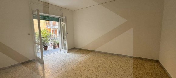 4-salle Appartement à San Giorgio a Cremano, Italy No. 18607 23