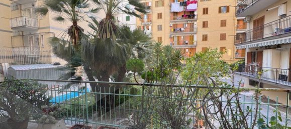 4-salle Appartement à San Giorgio a Cremano, Italy No. 18607 4