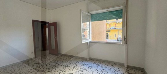 4-salle Appartement à San Giorgio a Cremano, Italy No. 18607 24