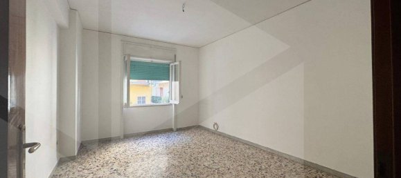 4-salle Appartement à San Giorgio a Cremano, Italy No. 18607 25