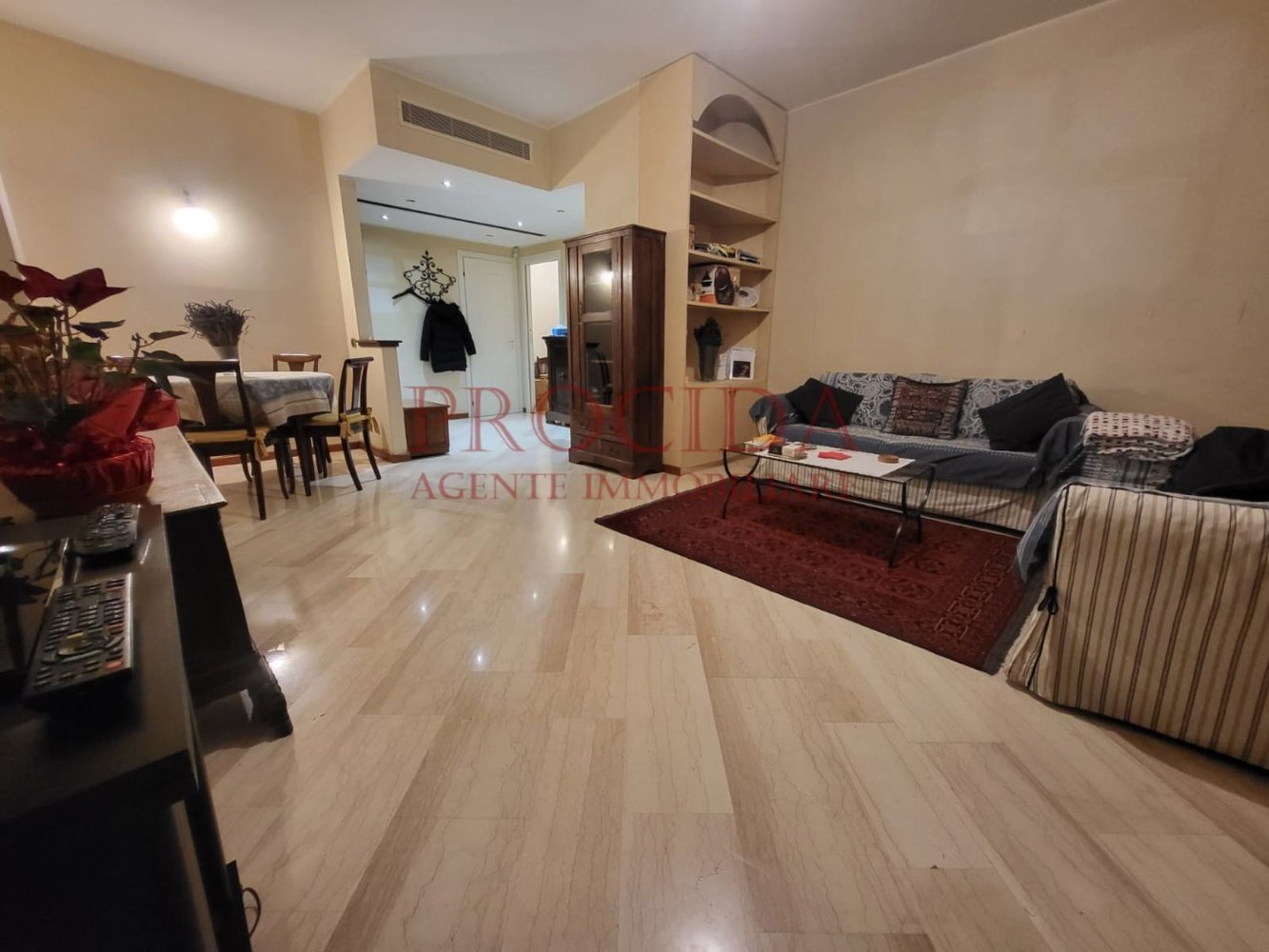 4-Zimmer Wohnung in Milan, Italy, Nr. 240685