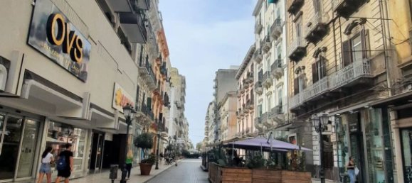 3 rooms Apartment in Taranto, Italy No. 71204 4