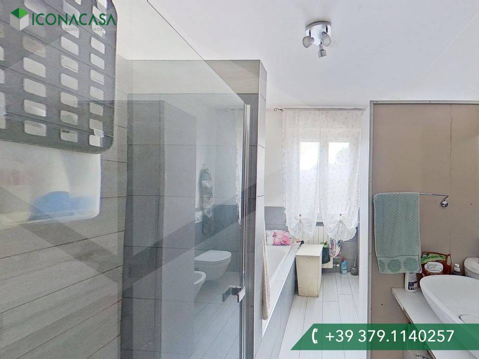 3 rooms Apartment in Carobbio degli Angeli, Italy No. 33594