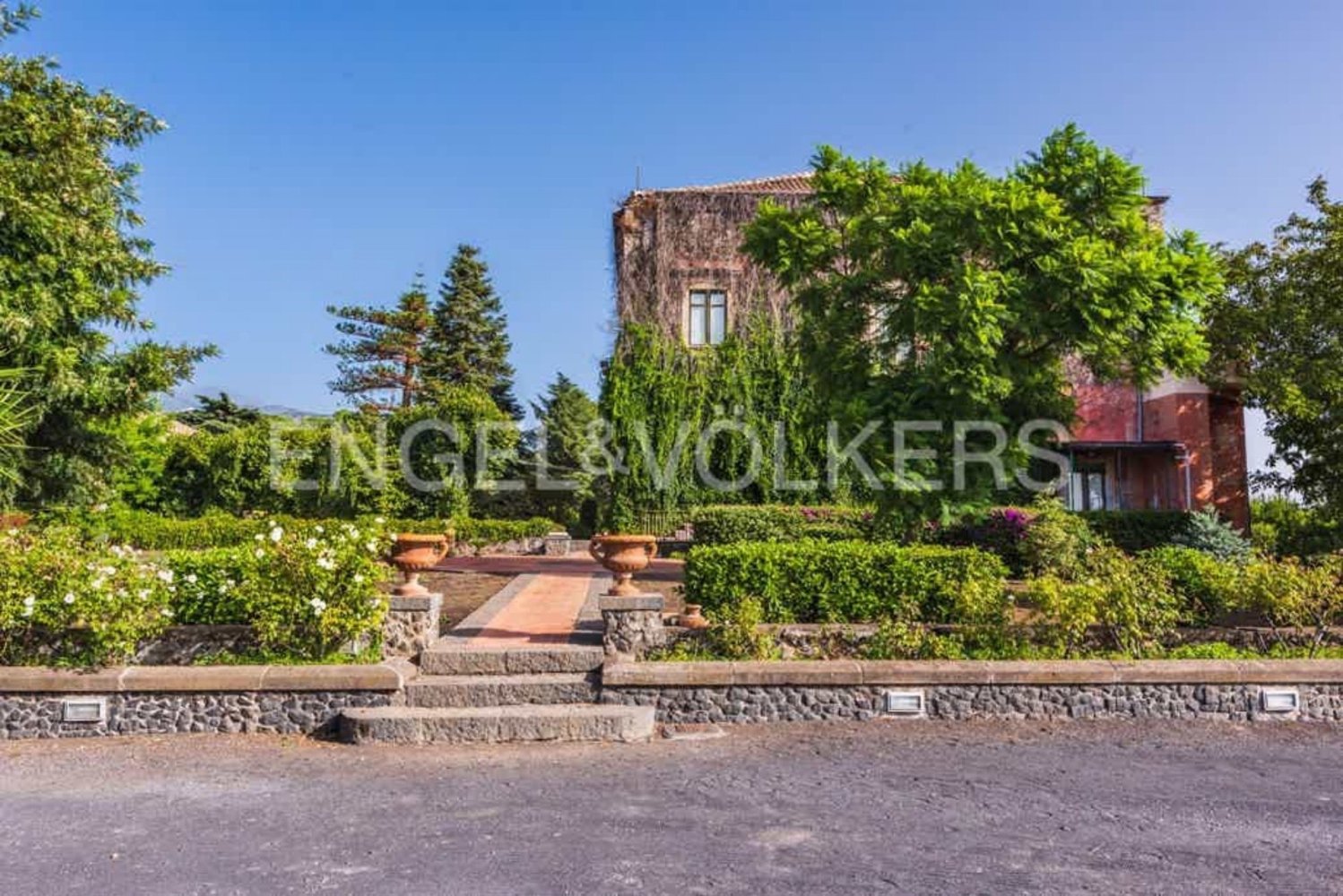 Вилла с 6 спальнями в Виагранде, Италия № 104715