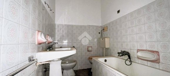 4 rooms House in Torre de' Roveri, Italy No. 7008 16