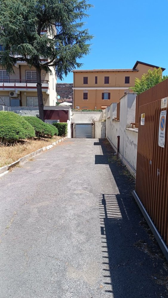 30m² Garage in Rome, Italy No. 328575