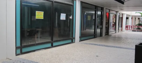 35m² Commercial property in Quarteira, Portugal No. 57772 2