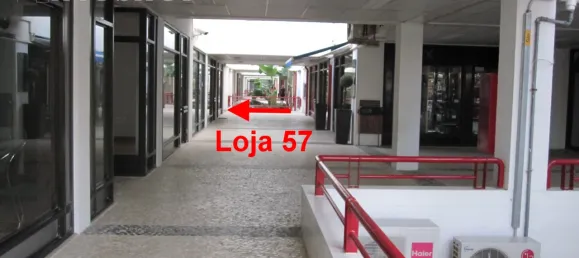 35m² Commercial property in Quarteira, Portugal No. 57772 13