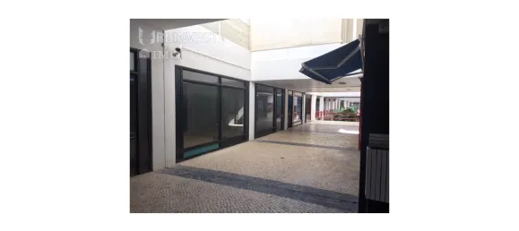 35m² Commercial property in Quarteira, Portugal No. 57772 7