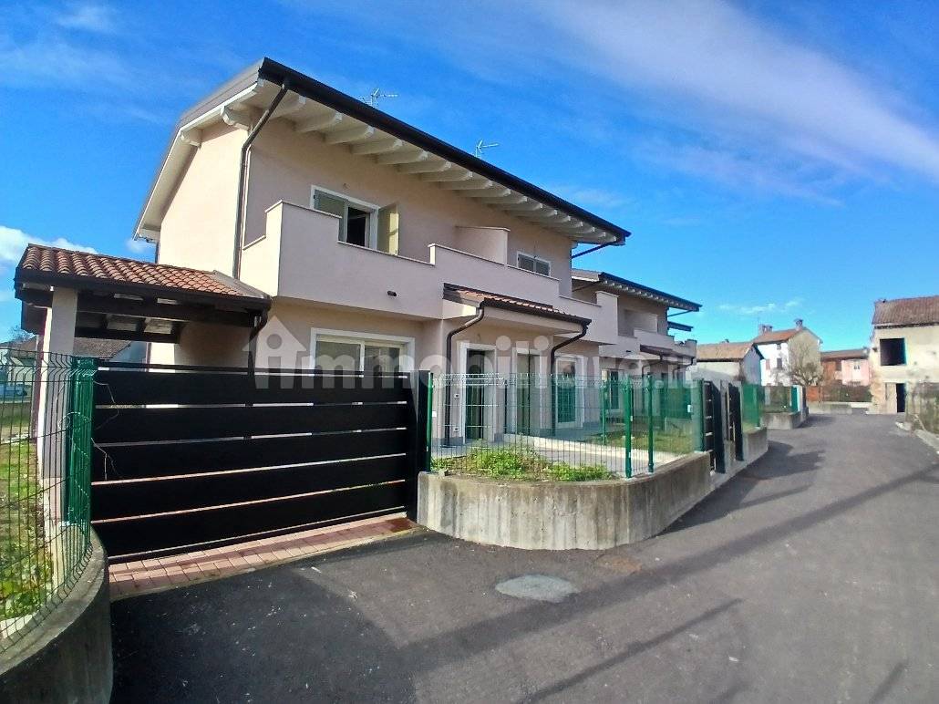 2 غرف نوم فيلا في Sannazzaro de' Burgondi, Italy رقم 191052