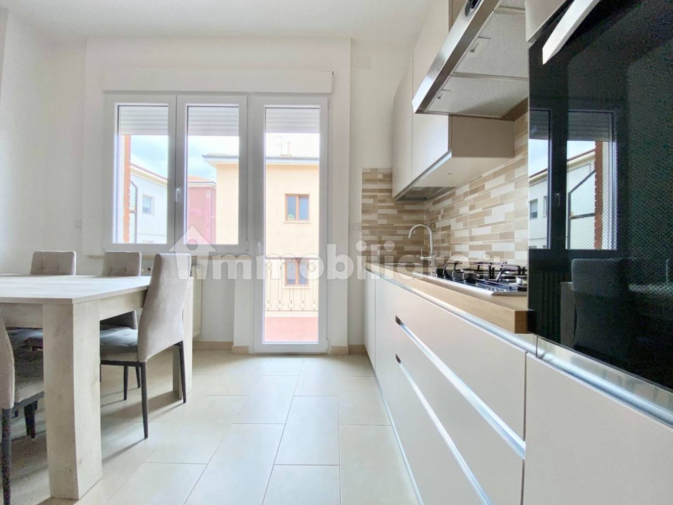 2 Schlafzimmer Wohnung in Ancona, Italy, Nr. 280535