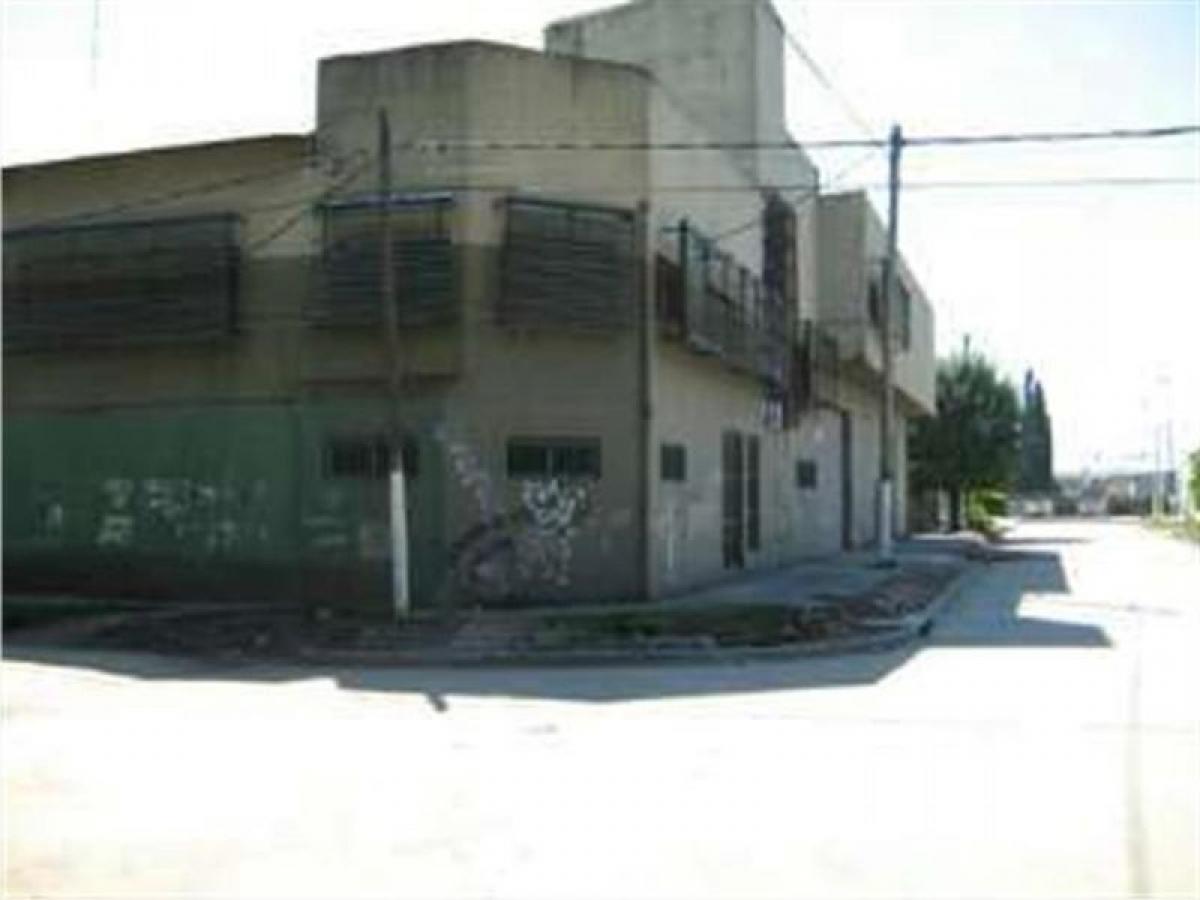 2490m² Commercial property in Malvinas Argentinas, Argentina No. 27299
