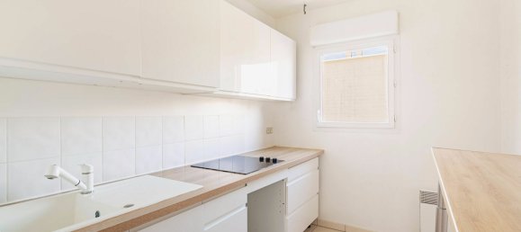 Apartamento de 3 dormitorios en Bezons, France No. 166481 2