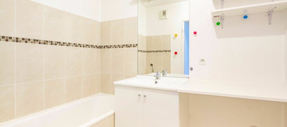 Apartamento de 3 dormitorios en Bezons, France No. 166481 10