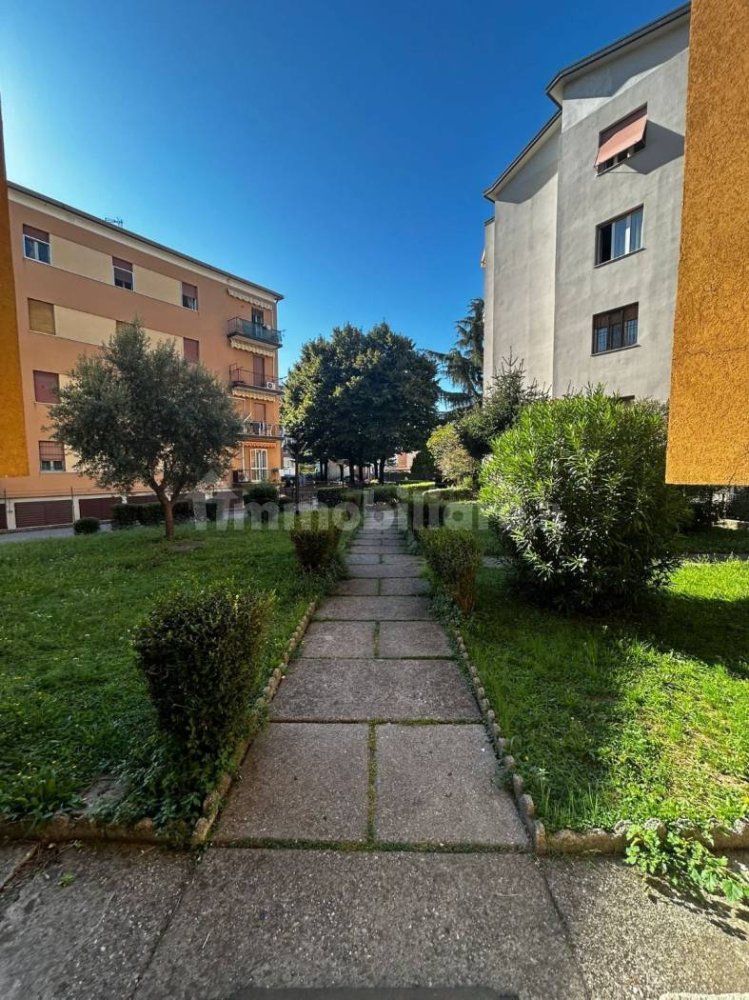 3 bedrooms Apartment in Brescia, Italy No. 390543