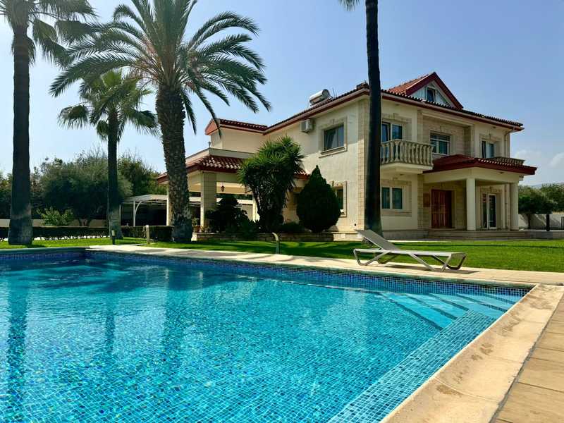 5 Schlafzimmer Haus in Pyrgos, Cyprus, Nr. 10896