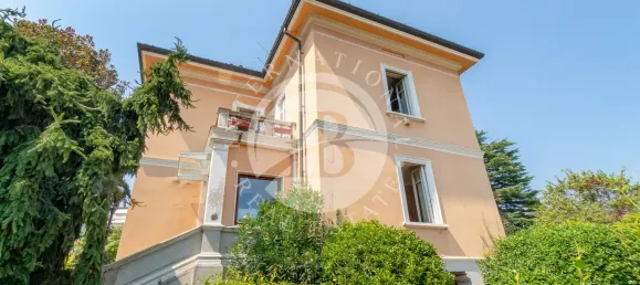 Villa de 4 dormitorios en Erba, Italy No. 339485 3