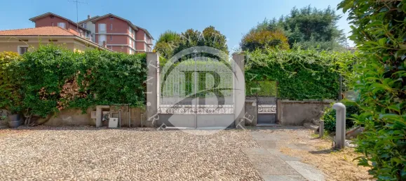 Villa de 4 dormitorios en Erba, Italy No. 339485 5