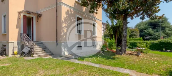 Villa de 4 dormitorios en Erba, Italy No. 339485 4