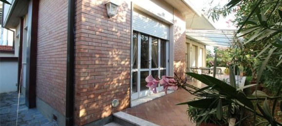 2 rooms Villa in Forte dei Marmi, Italy No. 288231 4