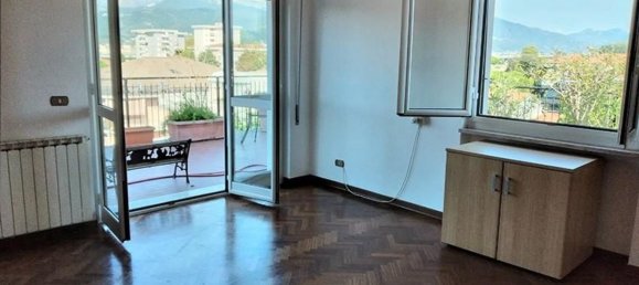 7 rooms Penthouse in Carrara, Italy No. 142853 10