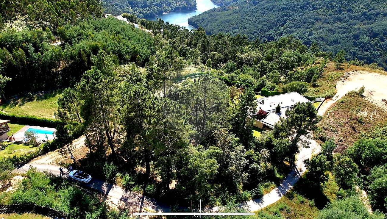  Land in Louredo, Portugal No. 83587