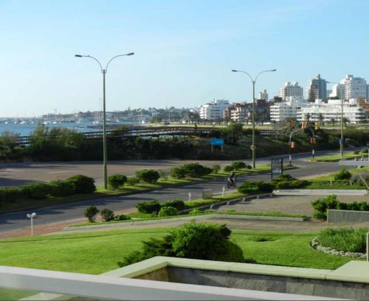 3 bedrooms Apartment in Maldonado, Uruguay No. 10031