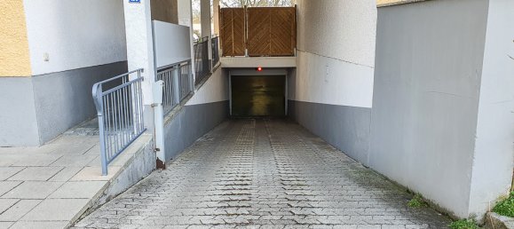 Parkplatz in Dachau, Germany, Nr. 16829 3