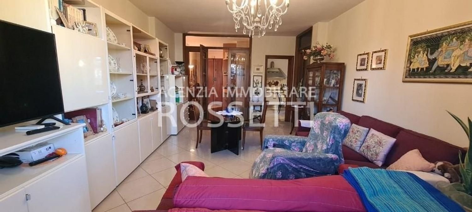 7 rooms Apartment in Fucecchio, Italy No. 63103