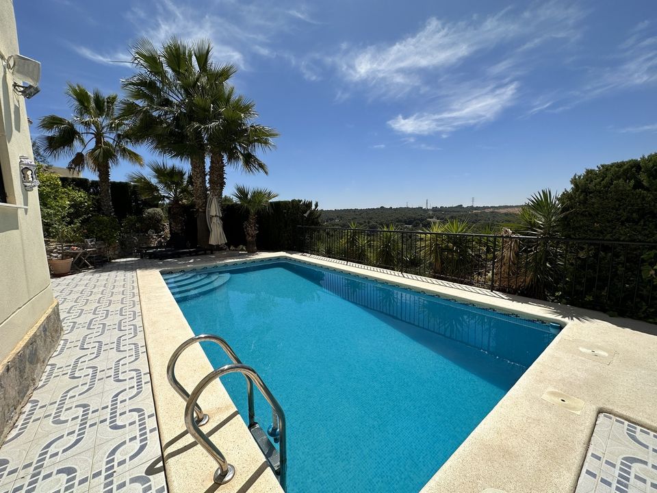 5 bedrooms Villa in Alicante, Spain No. 183553
