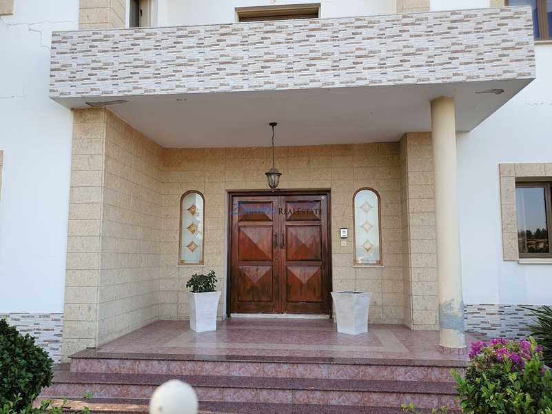 Imóvel comercial T4 em Aradippou, Cyprus N.º 10821