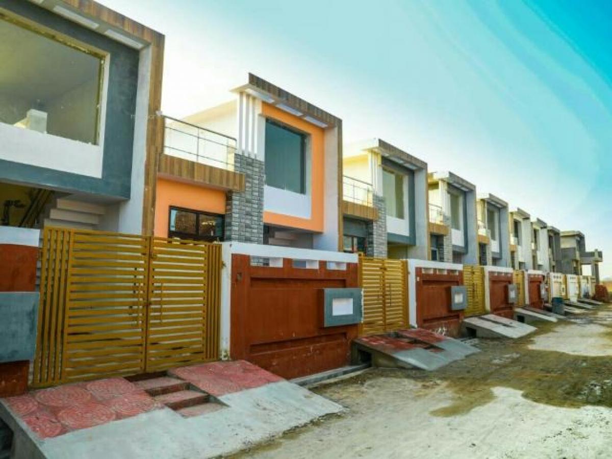 2 bedrooms House in Lucknow, India No. 22688