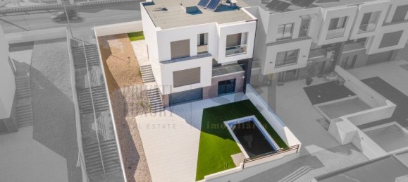 4 bedrooms House in Corroios, Portugal No. 100686 3