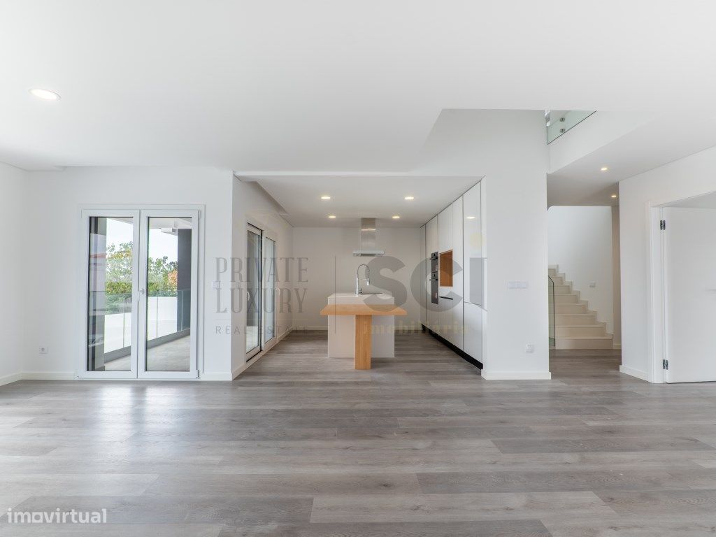 4 bedrooms House in Corroios, Portugal No. 100686