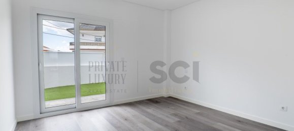 4 bedrooms House in Corroios, Portugal No. 100686 15