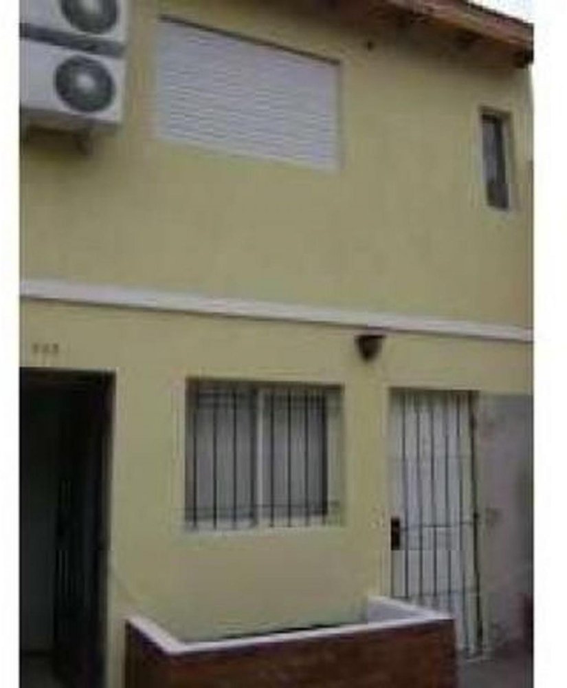 Casa de 2 dormitorios en Bermúdez, Argentina No. 54338