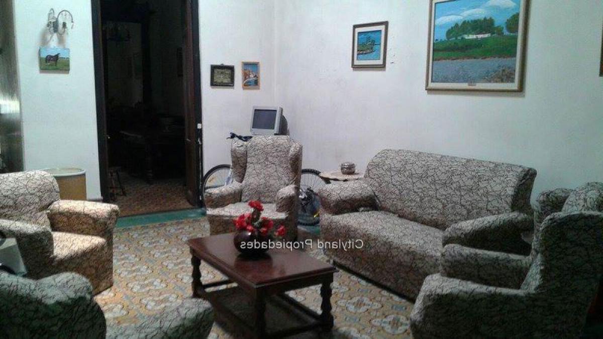 3 bedrooms House in Montevideo, Uruguay No. 11060