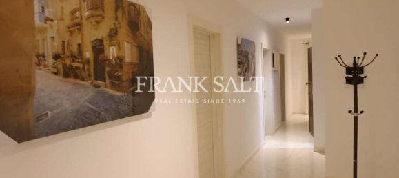 2 bedrooms Penthouse in Attard, Malta No. 11556 4