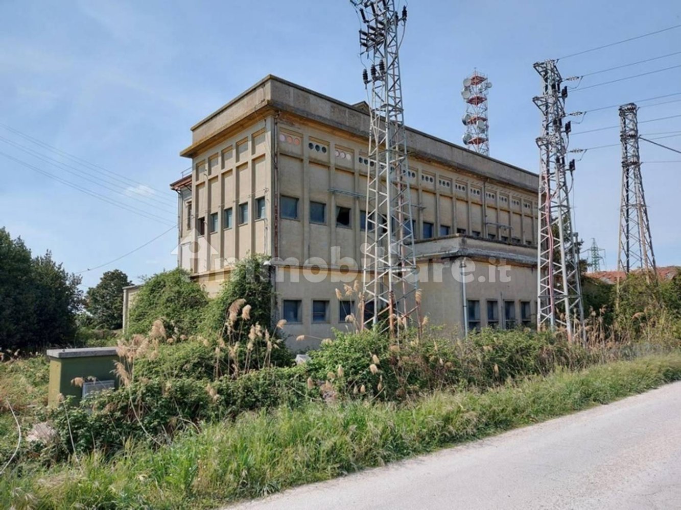  مستودع في Codigoro, Italy 3324متر مربع رقم 318870